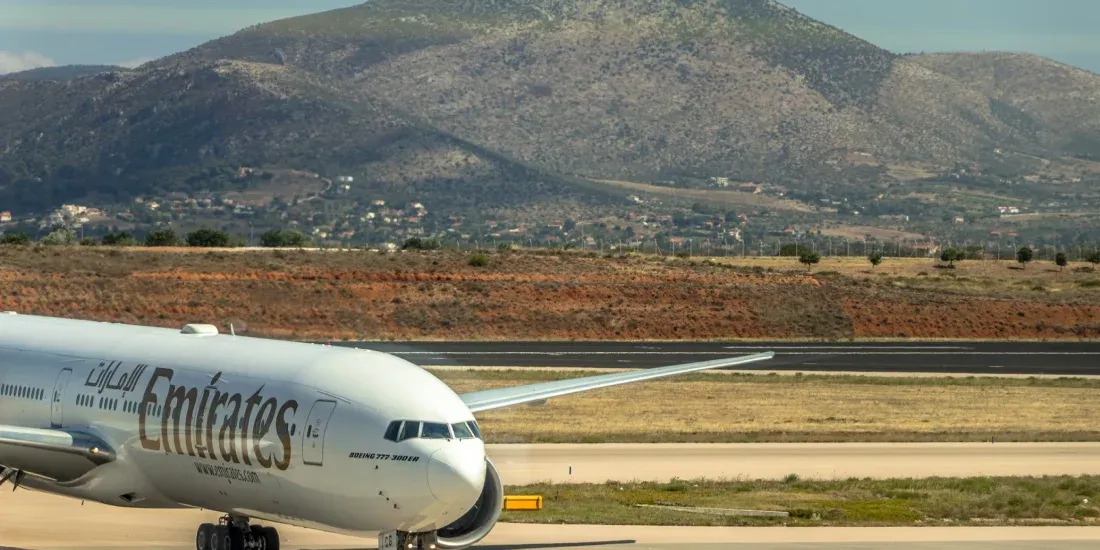 plane landing at athens airport